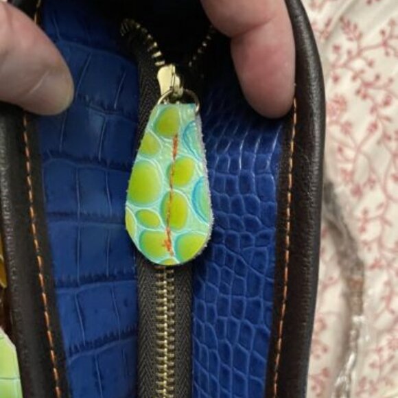 Beautiful Leather Dancing Leaf Handbag - Picture 4 of 7